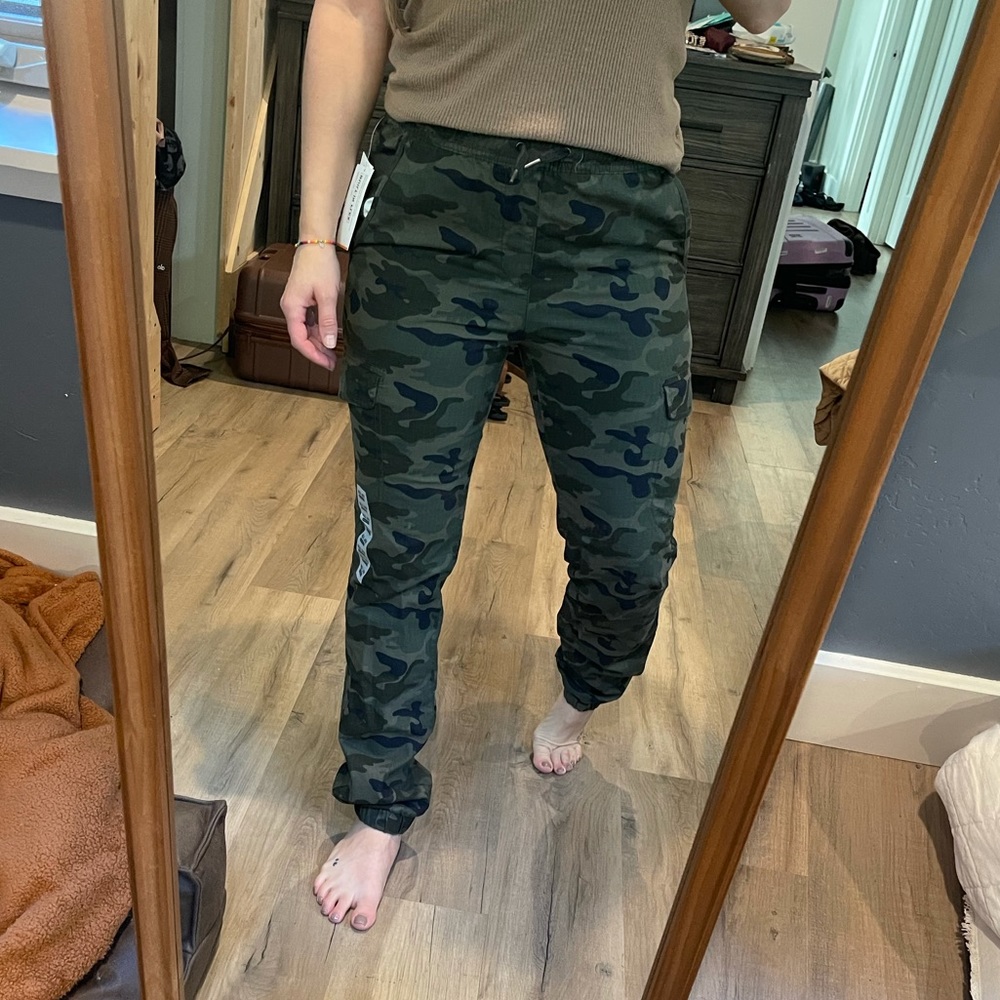Boys old navy size xxl camo jogger. fits like a woman’s size 6
